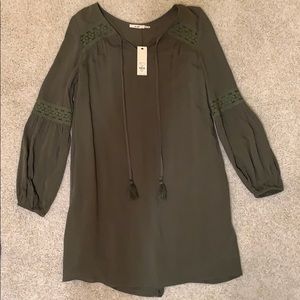 NWT Francesca’s olive green shift dress. Size XS
